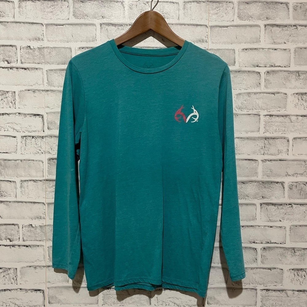 Women’s RealTree teal w/pink long sleeve t-shirt Medium